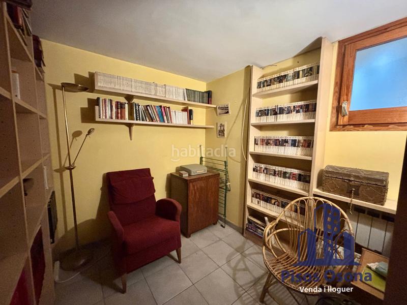 Foto 82dbf80c-f68f-44f1-9b01-df23a667683a. Etagenwohnung mit heizung in Centre Vic