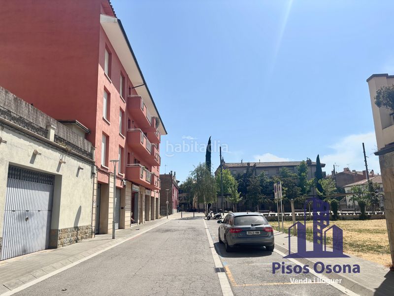Foto d173e032-fe69-4533-a726-0de87200f857. Aparcament cotxe a Sant Julià de Vilatorta
