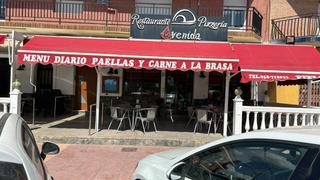 Local Comercial a Calle puerta real 3. Oportunidad de negocio en pleno funcionamiento