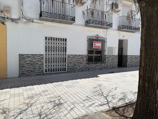 Lloguer Local Comercial a Calle puerta real 77. Se alquila
