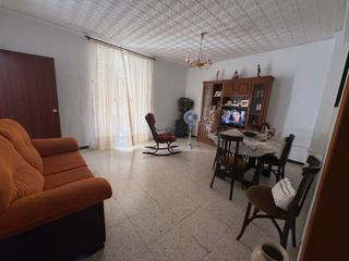 Casa  Avenida jaén 9. Vivienda en venta