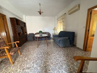 Casa adossada a Avenida fontanar 31. Oportunidad de vivienda