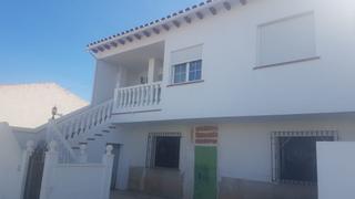 Casa adossada a Avenida nuestra señora de los dolores 133. Casa unifamiliar para terminar