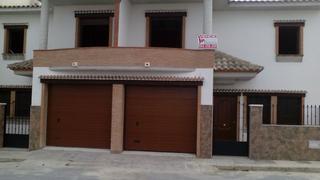Casa adossada a Calle cristóbal colón 34. Vivienda en venta