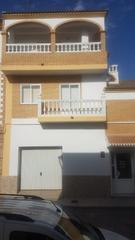 Edifici a Calle las viñas 7. Vivienda y negocio