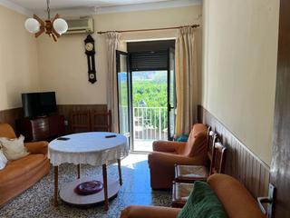 Casa  Joan moreno. Vende de casa en manuel valencia con cochera