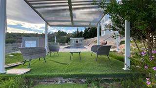 Casa  Urbanizacion san critobal. Venta  de chalet alberic con piscina y vistas a la montaña