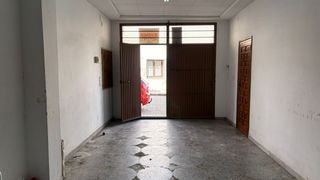 Casa a Alberic. Venta de casa con cochera a reformar