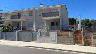 Casa adossada  Fonteta. Venta de terreno con construccion a terminar