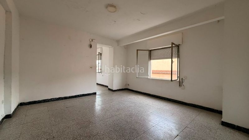 Foto 3983f4d6-7e00-4a4e-a3d1-a4d52c1240ed. Edificio in Anna