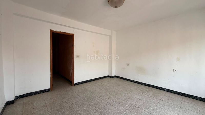Foto 7b87e4ce-48f4-4ffa-bf42-f7c2360ed139. Edificio in Anna
