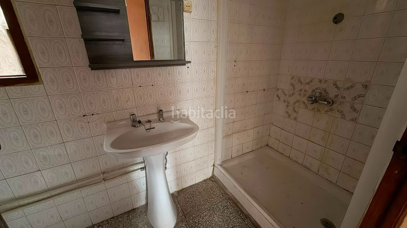 Foto b8a035a2-583a-4f2d-adc2-e0c6b5392f72. Edificio in Anna
