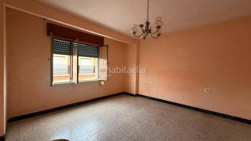Foto cd857569-4da7-40d1-8efb-a84b4bb3223d. Edificio in Anna