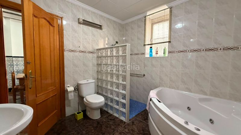 Foto e02ffd37-8a29-4bde-98a0-f6ade8e0d3fa. Edificio in Anna