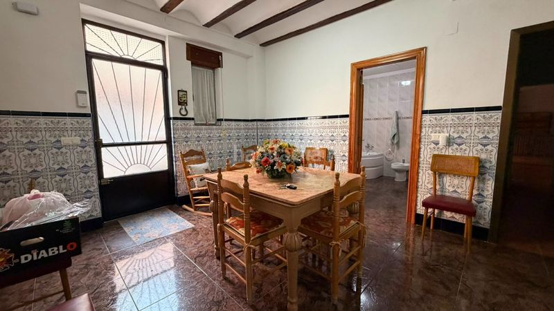 Foto f4eee98d-0f12-47b0-a538-0c1819097712. Edificio in Anna