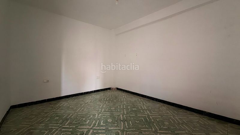 Foto f636abed-14db-4d61-b80f-f0e430c42949. Edificio in Anna