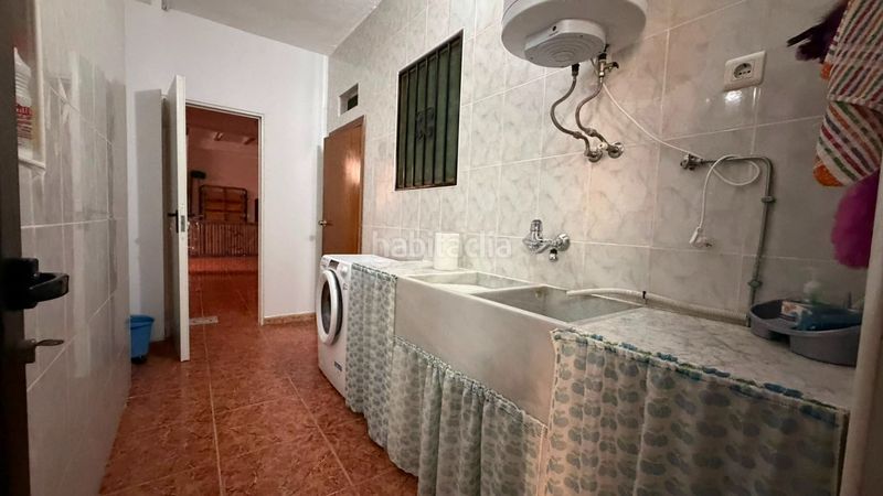 Foto faf0b0f3-d15f-4ad2-a23e-7080bd1a2f03. Edificio in Anna
