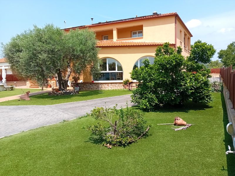 Foto 6d704581-6c32-4dde-aec1-ab51f5bda259. Xalet amb xemeneia calefacció aparcament piscina a Sant Gregori