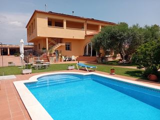 Xalet a Sant Gregori. Casa de luxe de 450m2 amb piscina i a 2minuts de girona capital