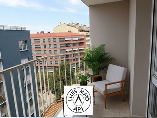 Flat  Carrer de joan maragall. Pis per reformar, molt cèntric, 120m2, 4hab, terrassa i sol tard