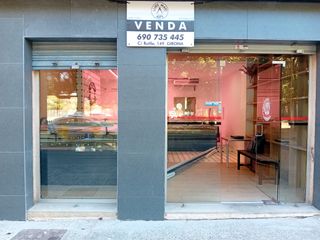 Local Comercial  Carrer de la rutlla. Venda de local, actualment activitat en vigor de carnisseria