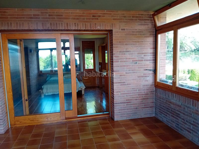 Foto 9e4927dd-bb27-45c8-b396-fa863370f002. Xalet amb xemeneia calefacció aparcament a Palau Girona