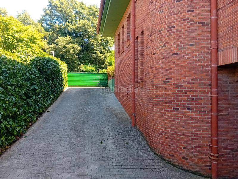 Foto c2d5f587-c781-4c37-a6fb-e80c67c08b12. Xalet amb xemeneia calefacció aparcament a Palau Girona