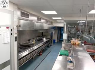 Capannone industriale in Riudellots de la Selva. Venda de gran bar restaurant situat en polígon industrial