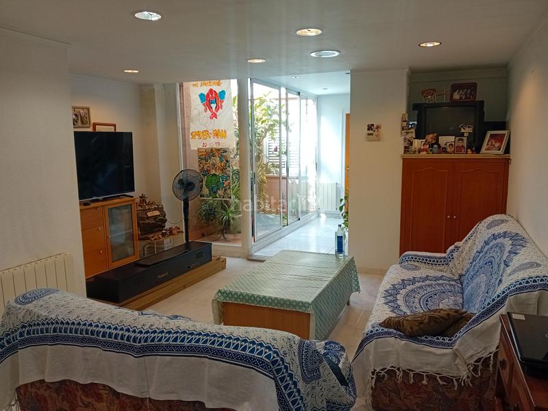 Foto 55538d72-9c37-4a3a-a4a8-82a922a14ee8. Reihenhaus in passeig dels països catalans 112 in Salt