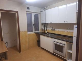 Pis a Trobajo del camino. Zona paraíso cantinas,se vende piso de 3 habitaciones