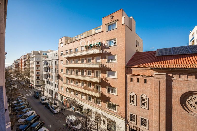 Foto c51c95c7-2cce-40d5-bb0f-7134fabf00a6. Pis amb aparcament a Castellana Madrid