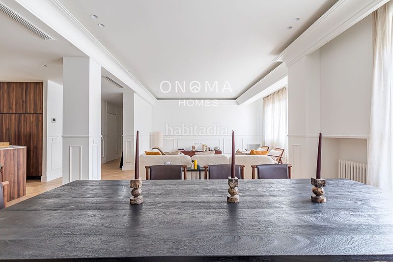 Foto f18ddef2-bf54-4338-9294-70fd3ec7d440. Pis a Recoletos Madrid