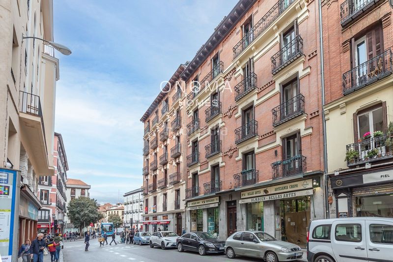 Foto e22cb8ba-1834-48c5-8d92-501f882dd5e0. Pis amb calefacció a Embajadores-Lavapiés Madrid