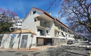 Casa adossada a Avenida de los Abedules 3