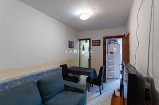 Etagenwohnung in Collblanc. Piso en zona collblanc