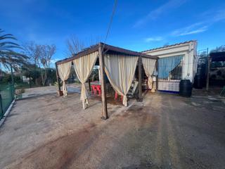 Xalet a Carmona. Preciosa parcela en urbanización urbana la celada