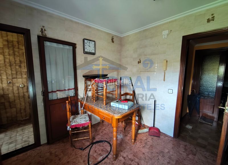 Foto 9b2d05d9-6b94-4b2a-9d3b-4c0c628042f6. Piso en calle de ernesto winter 5 vende este piso en Vega, con muchas posibilidades. en Gijón