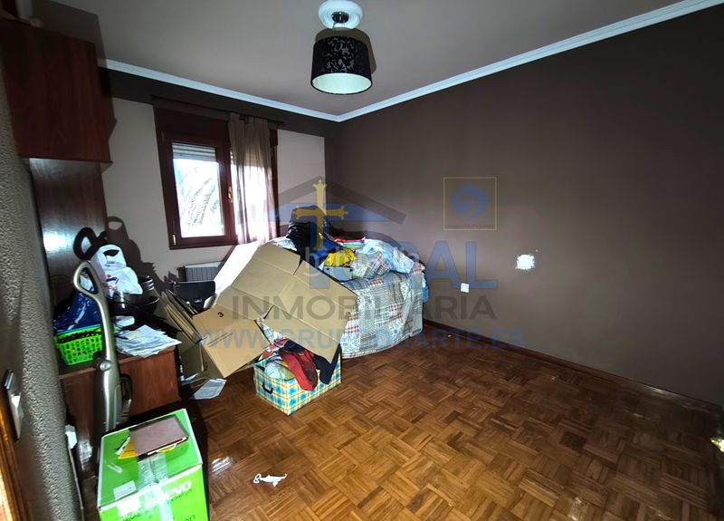 Foto b94b1ebc-aa26-4238-b5cf-5b23052b917e. Piso en calle de ernesto winter 5 vende este piso en Vega, con muchas posibilidades. en Gijón