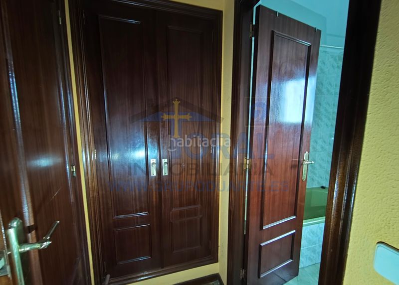 Foto f55c4b92-b2ea-4b70-a8c5-77eb821530f8. Piso en calle de ernesto winter 5 vende este piso en Vega, con muchas posibilidades. en Gijón