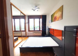 Location Appartement  Avenida de portugal. Alquila este estupendo piso con 2 plazas de garaje y trastero.
