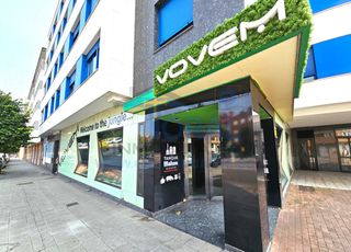 Business premise  Calle río nervión 34. Se vende locales con muchas posibilidades de negocio, en contrue