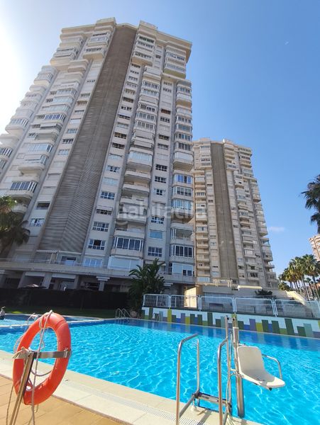 Foto a70ad3ce-ffb8-42d0-a33d-34f60dbb9fc2. Pis amb aparcament piscina a Playa Poniente Benidorm