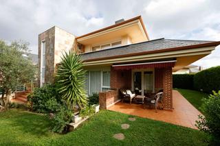 Chalet à Playa Ostende. Chalet en venta en castro urdiales, 4 dormitorios.
