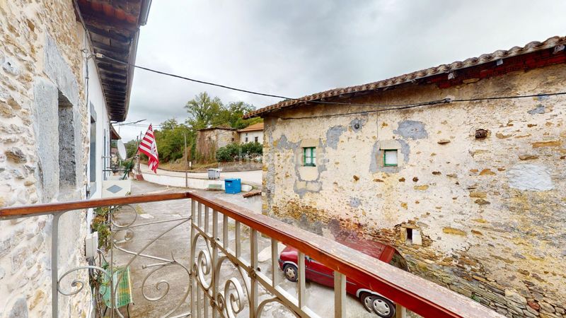 Foto bf0601bc-7c6a-400a-bb53-4ff00377413c. Casa amb calefacció a Valle de Mena