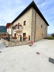 Maison à Valle de Mena. Casa en venta en valle de mena, 4 dormitorios.