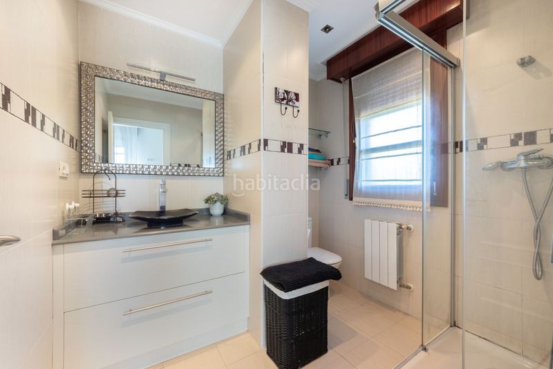 Foto 0d3d3163-1e6c-4b78-82f8-042f97098584. Casa amb calefacció aparcament a Zalla