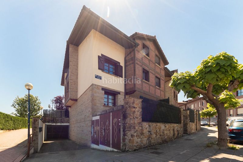 Foto b4d1e2e1-4dcc-48a9-8680-48fcbcbb6570. Casa amb calefacció aparcament a Zalla