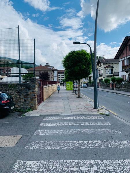 Foto ecbb9440-4491-47bf-b8e2-4f1214333530. Aparcament cotxe a Balmaseda