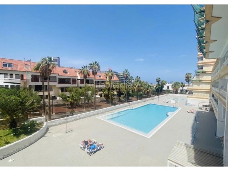 Foto c00a9c5f-b1e6-44fe-9349-ff96df99ea00. Apartament amb piscina a Playa de las Américas Arona