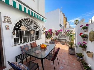 Casa aparellada en La Colina. Impresionante villa reformada a pocos pasos de la playa en torre